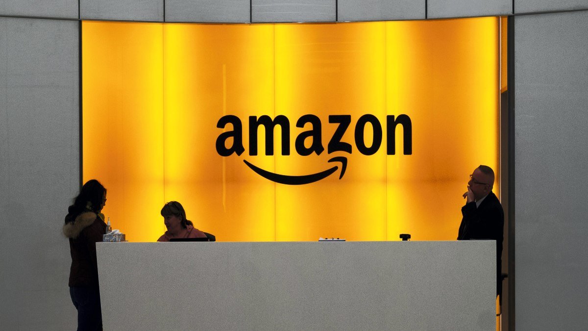 বছরের শুরুতেই দুঃসংবাদ! ফের কর্মী ছাঁটাই অ্যামাজনে, কোন কোন ডিপার্টমেন্টের চাকরি যেতে পারে? হতবাক সকলে | Amazon Job Cut: 14 to 16 thousand employees may lose their jobs next week!