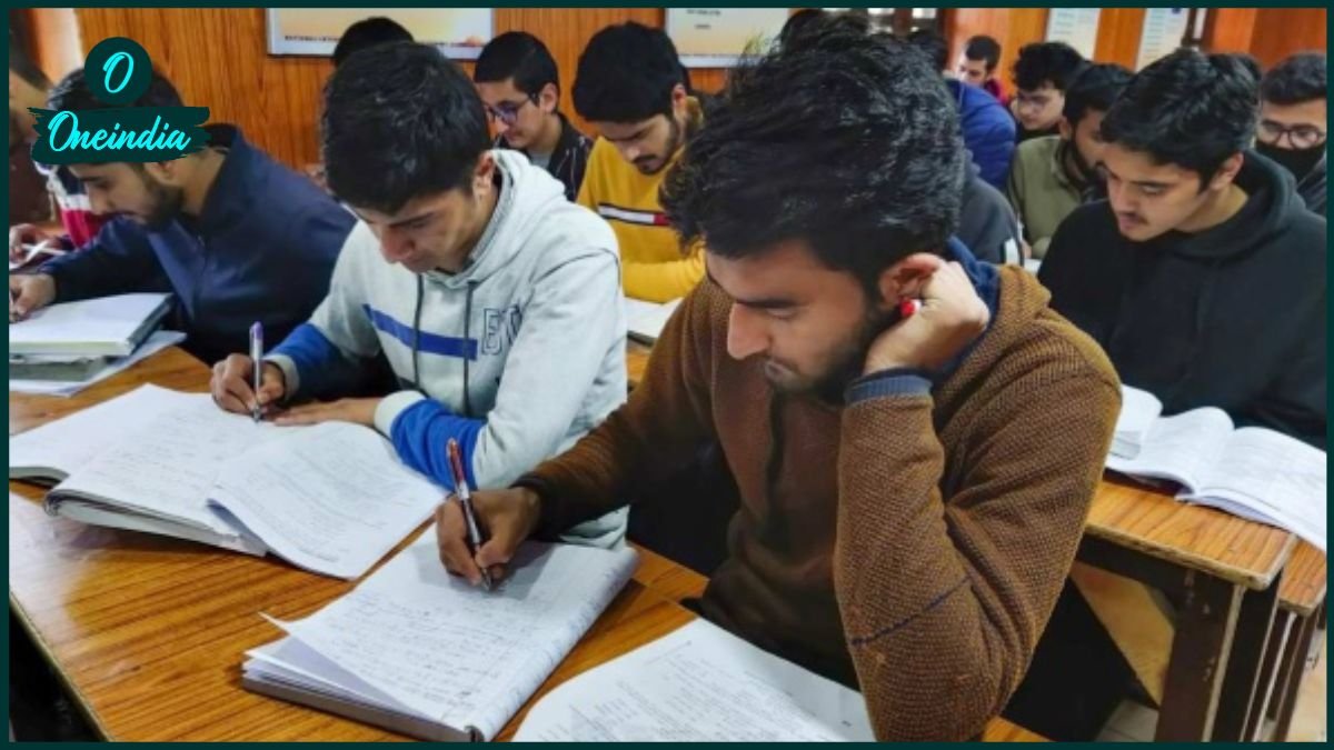 Railway Recruitment 2025: দশম শ্রেণি পাশ করলেই রেলে চাকরির সুযোগ, মাসে ভাতা ৮ হাজারেরও বেশি | Railway Recruitment 2025: South East Central Railway job, 1007 post, know how to apply