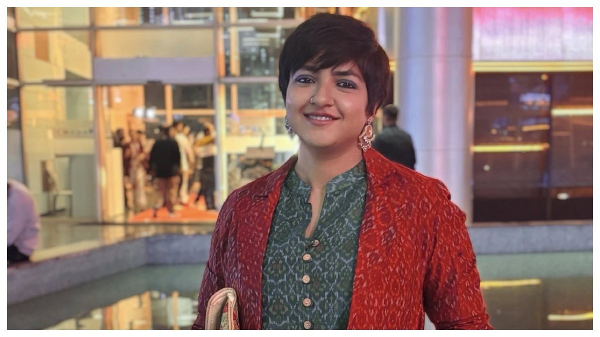 পূর্ব মেদিনীপুরে গানের আসরে অশান্তি, মঞ্চেই হেনস্থার অভিযোগে থানায় শিল্পী লগ্নজিতা চক্রবর্তী | unrest at a musical event in purba medinipur, singer lagnajita chakraborty lodges police complaint alleging harassment on stage