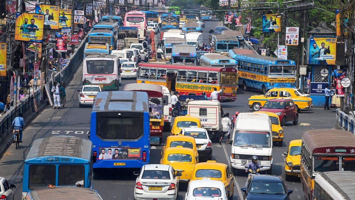 ভোটের দিন ও গণনার দিনে কোন কোন রাস্তায় নিয়ন্ত্রিত হবে গাড়ি? জেনে নিন কলকাতা পুলিশের নির্দেশিকা | কলকাতা ট্রাফিক নির্দেশিকা: ভোটের দিন ও গণনার দিনে শহরে কড়া পুলিশি বিধিনিষেধ | Kolkata Traffic Rules
