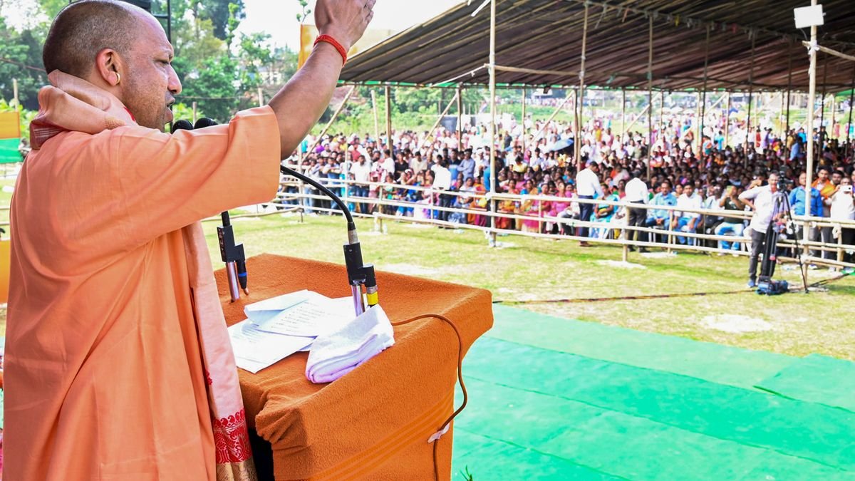‘বাংলায়ও বুলডোজার চলবে’, তৃণমূলকে নন্দকুমারের সভা থেকে হুঁশিয়ারি যোগী আদিত্যনাথের | যোগী আদিত্যনাথের হুঁশিয়ারি: বাংলায় বুলডোজার নীতি ও তোষণের রাজনীতির বিরুদ্ধে আক্রমণ | Yogi Adityanath Warning TMC In Bengal