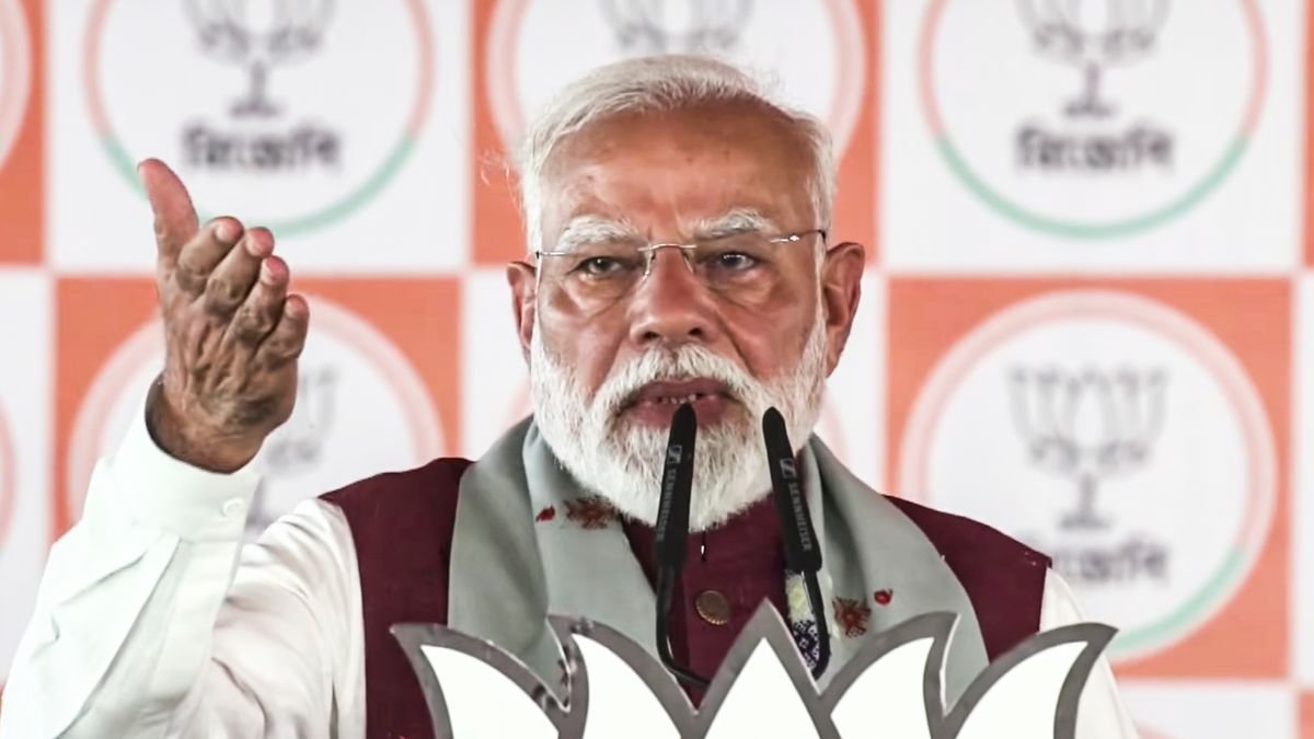 ‘মা কাঁদছে, মাটি গেছে অনুপ্রবেশকারীদের হাতে, মানুষ পালাতে বাধ্য হয়েছে’, মা-মাটি-মানুষ নিয়ে তৃণমূলকে বিঁধলেন প্রধানমন্ত্রী মোদী | নরেন্দ্র মোদি বনগাঁর জনসভায় তৃণমূলকে নিশানা করলেন | Narendra Modi Attacks TMC In Bongaon