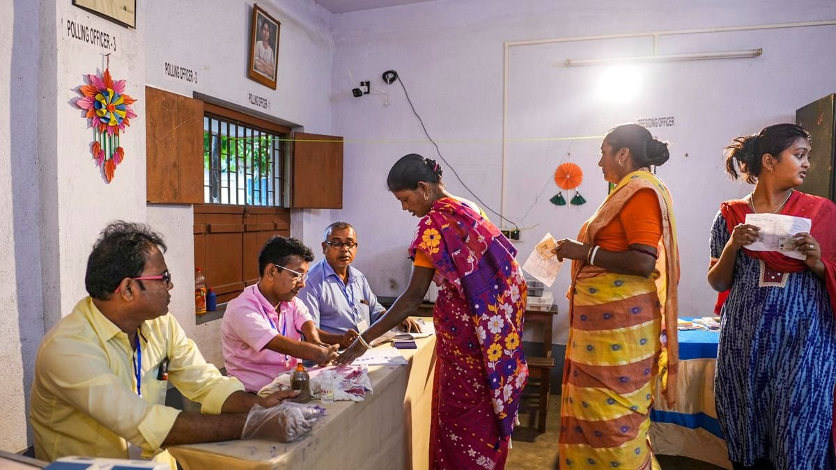 ভোটারদের সুবিধার্থে রাজ্যজুড়ে ৪,৬৬০টি নতুন বুথ তৈরির সিদ্ধান্ত নির্বাচন কমিশনের | নির্বাচন কমিশন রাজ্যে ৪,৬৬০টি নতুন সহযোগী বুথ ও ৩২১টি কেন্দ্র বদলের অনুমতি দিল | Election Commission Approves 4660 Auxiliary Booths