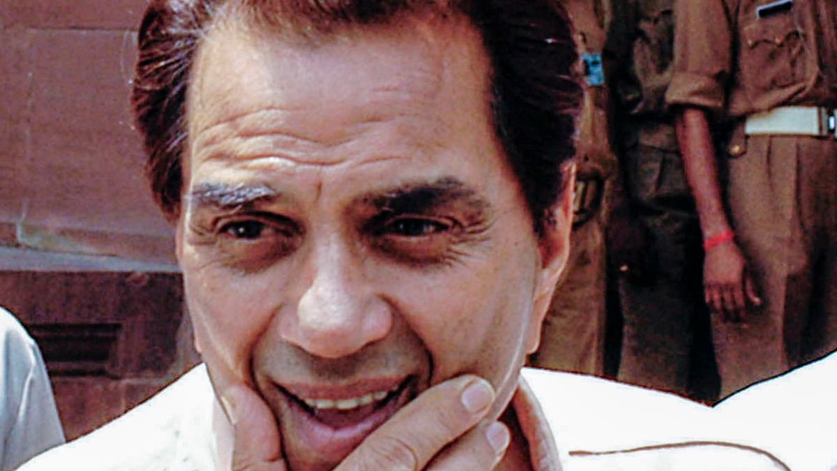 অভিনয়ের হাতেখড়ি থেকে বলিউডের হিম্যান হয়ে ওঠা, সিনেমায় ধর্মেন্দ্রর যাত্রাপথ কেমন ছিল? | ধর্মেন্দ্রকে স্মরণ: একজন বলিউড কিংবদন্তির উত্তরাধিকার এবং অকথিত গল্প | Remembering Dharmendra: Legacy And Untold Stories Of A Bollywood Legend