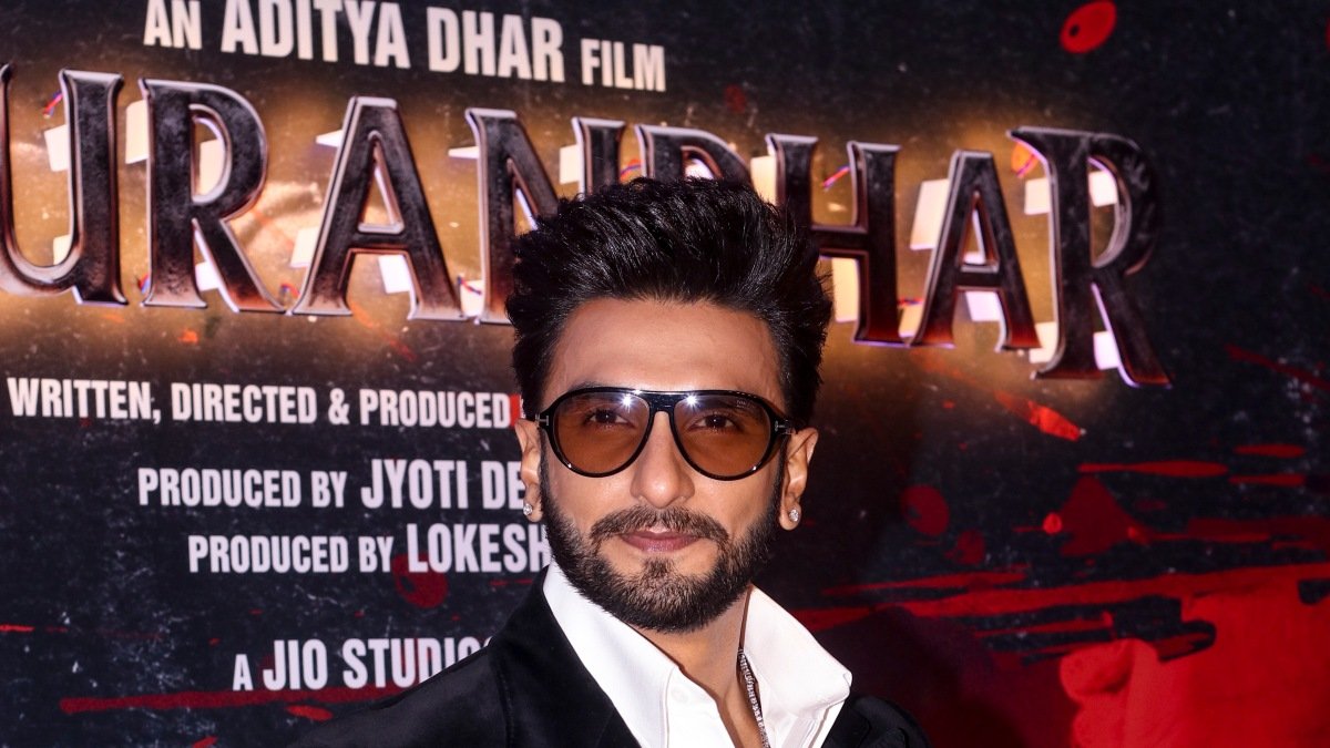 বক্স অফিসে ঝড় ‘ধুরন্ধর ২’-এর! তিন দিনেই বিশ্বজুড়ে ৫০০ কোটির গণ্ডি পার, রণবীরের ছবিতে রেকর্ড আয় | ‘Dhurandhar 2’ earns over Rs 500 crore in three days