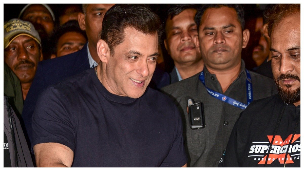 ৬০তম জন্মদিনে অনুরাগী ও মিডিয়ার সঙ্গে ভাগ করে নিলেন আনন্দ, প্যানভেলে কেক কাটলেন সলমান খান | on his 60th birthday, salman khan shared the joy with fans and the media, cutting a cake in panvel