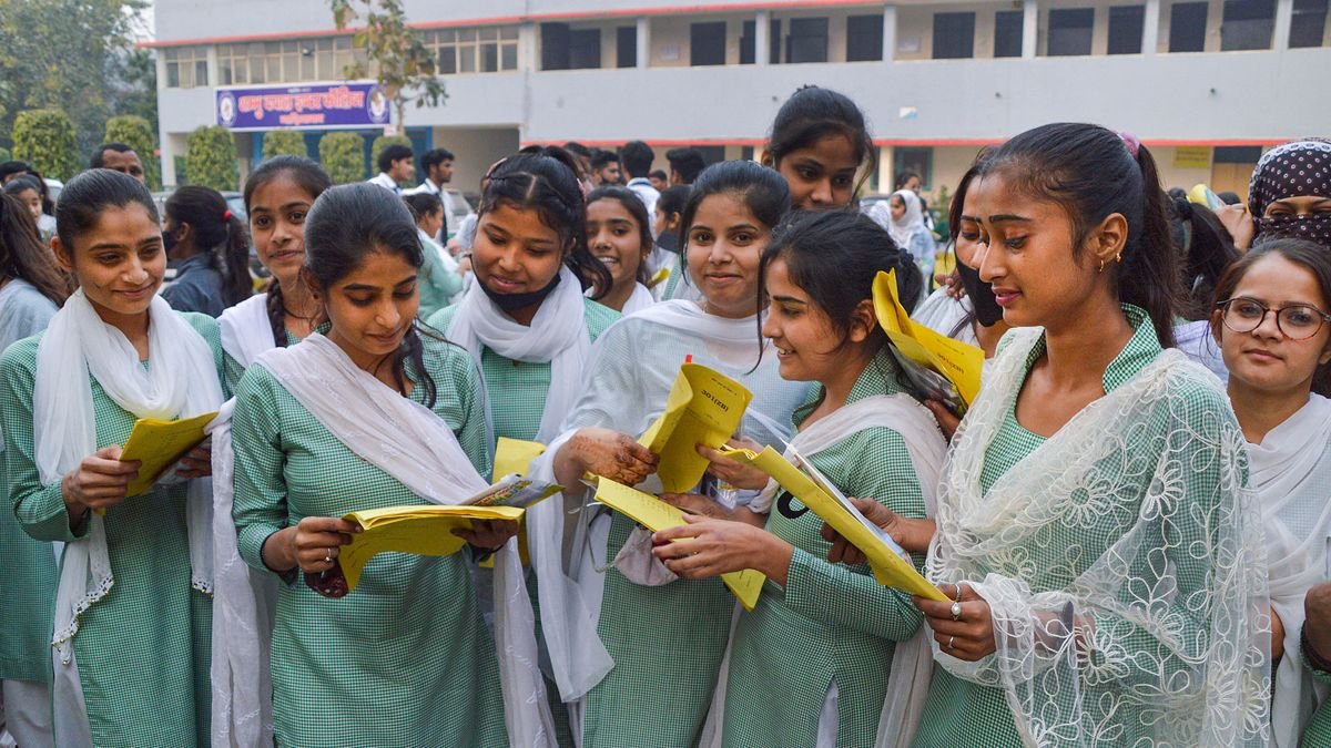 মাধ্যমিকের মেধা তালিকায় প্রথম ইসলামপুরের অভিরূপ ভদ্র, পাশের হারে শীর্ষে কালিম্পং | মাধ্যমিক পরীক্ষার ফলাফল ২০২৬: প্রথম অভিরূপ ভদ্র, মেধা তালিকায় ১৩১ জন | Madhyamik Result 2026: Abhirup Bhadra Topper