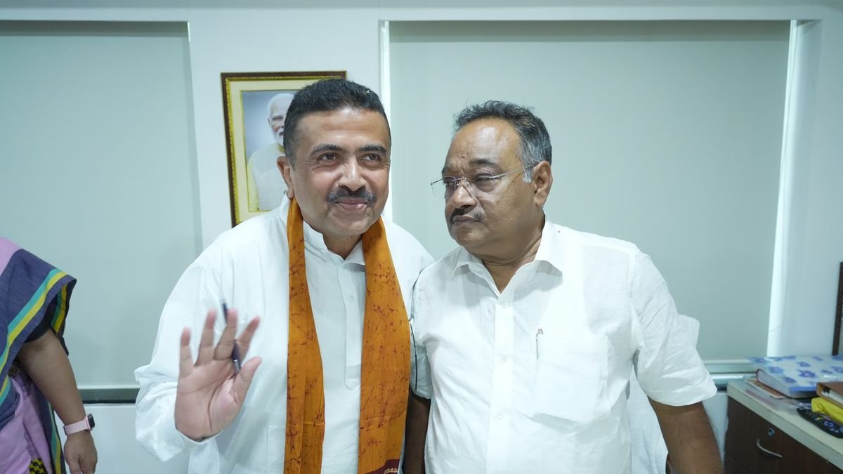 মুখ্যমন্ত্রী হয়ে প্রথম ক্যাবিনেট বৈঠকেই একের পর এক বড় সিদ্ধান্ত নিলেন শুভেন্দু, কী কী রয়েছে ঘোষণায়? | শুভেন্দু অধিকারীর প্রথম ক্যাবিনেট বৈঠক: চাকরিতে বয়স বৃদ্ধি ও কেন্দ্রীয় প্রকল্প | Suvendu Adhikari First Cabinet Meeting