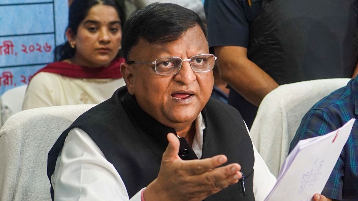 মনোজ আগরওয়াল হলেন রাজ্যের নতুন মুখ্যসচিব, প্রথমদিনই বড় চমক মুখ্যমন্ত্রী শুভেন্দুর | মনোজ আগরওয়াল রাজ্যের নতুন মুখ্যসচিব, বণ্টন হল মন্ত্রীদের দফতর | Manoj Agarwal New WB Chief Secretary
