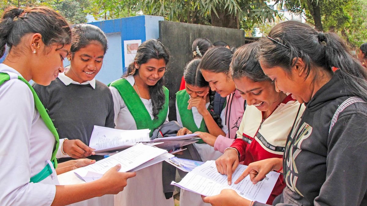 মাধ্যমিক ২০২৬ এর ফলাফল প্রকাশিত, পাশের হারে প্রথমে কালিম্পং | মাধ্যমিক পরীক্ষার ফল ২০২৬: পর্ষদ ঘোষিত পাশের হার ৮৬.৮৩ শতাংশ | WB Madhyamik Result 2026 Out