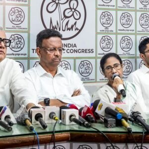 ‘হারিনি, পদত্যাগের প্রশ্নই নেই’, নির্বাচন কমিশনের বিরুদ্ধে ফের অভিযোগের পাহাড় খাড়া করলেন মমতা | মমতা বন্দ্যোপাধ্যায়: পদত্যাগের প্রস্তাব প্রত্যাখ্যান ও নির্বাচন কমিশনের বিরুদ্ধে অভিযোগ | Mamata Banerjee Refuses To Resign