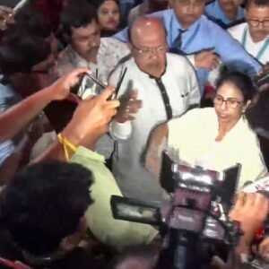 অভিষেককে ভর্তি নেওয়ার প্রয়োজন বোধ করেনি হাসপাতাল, বেলভিউ হাসপাতালের সিইও-কে হুঁশিয়ারি মমতার | অভিষেক বন্দ্যোপাধ্যায়ের ওপর আক্রমণ ও বেলভিউ বিতর্ক | Abhishek Banerjee Row Mamata Slams Hospital