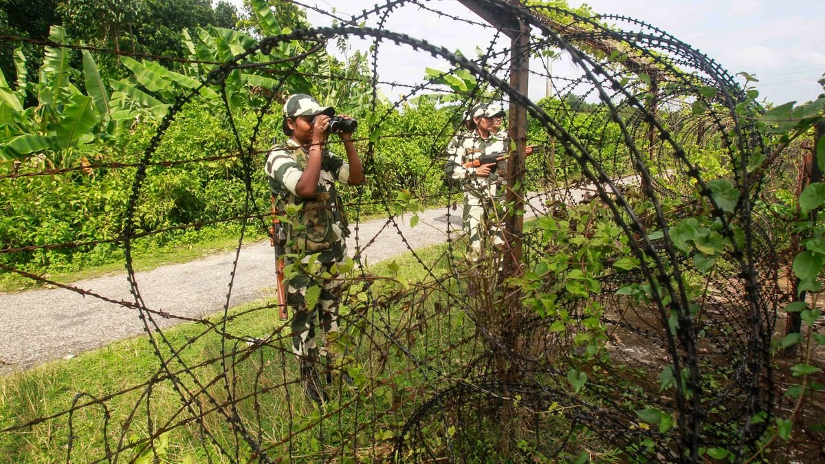 ভারত-বাংলাদেশ সীমান্তে বিএসএফের নজরদারিতে শুরু কাঁটাতারের কাজ | ভারত-বাংলাদেশ সীমান্ত বেড়া: ফাঁসিদেওয়ায় জমি হস্তান্তর | India Bangladesh Border Fence Work Starts