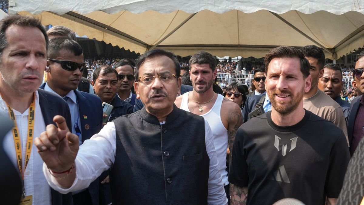 খুলছে যুবভারতীতে মেসি কাণ্ডের ফাইল, ক্রীড়া দফতরের দায়িত্ব নিয়েই বড় ঘোষণা মন্ত্রী নিশীথের | নিশীথ প্রামাণিক ক্রীড়া দপ্তরের দায়িত্ব নিয়েই মেসিকাণ্ডে তদন্তের নির্দেশ দিলেন | Nisith Pramanik Orders Probe Into Messi Chaos