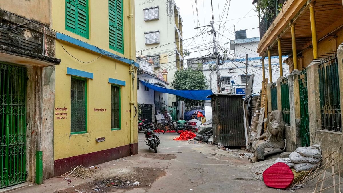 হেস্টিংসে মর্মান্তিক দুর্ঘটনা! বাতিস্তম্ভের আলো মাথায় পড়ে প্রাণ হারাল সাত বছরের শিশুকন্যা | হেস্টিংসে পথবাতি পড়ে শিশুর মৃত্যু | 7 Year Old Girl Dies In Kolkata Hastings Streetlight Accident