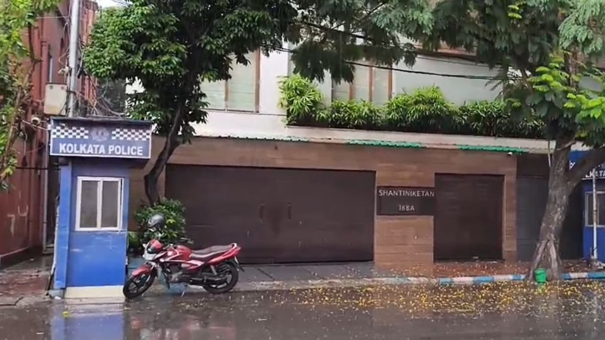 অভিষেকের দুটি বাড়িতে অবৈধ নির্মাণের জেরে পুরসভার নোটিস, শুরু হবে বুলডোজার অভিযান! | অভিষেক বন্দ্যোপাধ্যায়ের বাড়িতে পুরসভার নোটিস, ৭ দিনে ভাঙার নির্দেশ | Abhishek Banerjee House KMC Notice