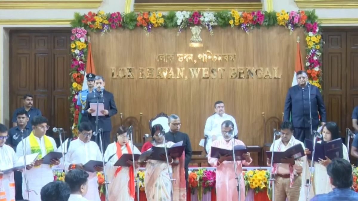 শুভেন্দু অধিকারী মন্ত্রিসভার শপথগ্রহণ! ৩৫ জন নতুন মন্ত্রী শপথ নিলেন লোকভবনে | শুভেন্দু অধিকারীর মন্ত্রিসভা সম্প্রসারণ: ৩৫ জন নতুন মন্ত্রীর শপথ | Suvendu Adhikari Expands WB Cabinet