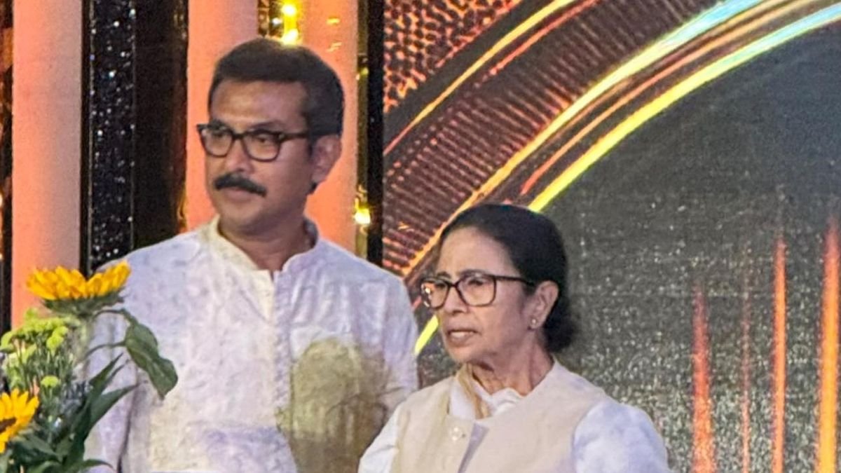স্বরূপ বিশ্বাস গ্রেফতার! মেকআপ আর্টিস্টকে শ্লীলতাহানি, তোলাবাজি সহ নানা অভিযোগে গারদে অরূপ বিশ্বাসের ভাই | স্বরূপ বিশ্বাস গ্রেপ্তার: টলিউডে তোলাবাজি ও শ্লীলতাহানির অভিযোগে ধৃত অরূপ বিশ্বাসের ভাই | Swarup Biswas Arrested In Tollywood Extortion Case