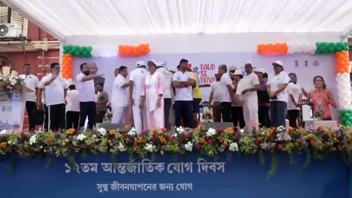 যোগ দিবসের প্রাক্কালে কলকাতায় যোগ ম্যারাথনের সূচনা মুখ্যমন্ত্রী শুভেন্দুর | Kolkata Gears Up For International Yoga Day 2026: Marathon And Cleanliness Drive Unite City